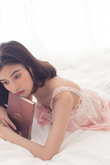 翁公和晓雯在厨房里猛烈进出